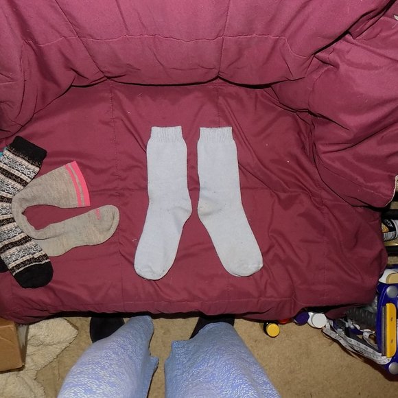 four pairs of socks will fit small to medium size feet - Picture 8 of 12